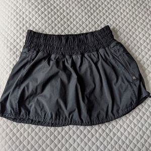 Lululemon black skirt